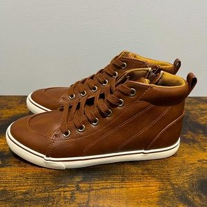 COPY - CAT & JACK Youth Florian Side Zip Sneakers Size 4